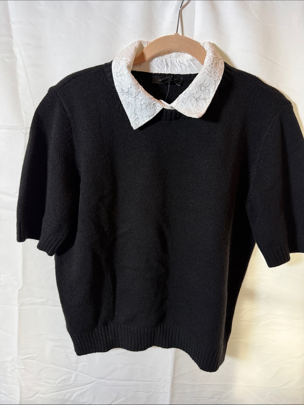 Black Short Sleeve Sweater with  removable  white Lace Collar